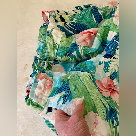 Tommy Bahama linen shorts with 4 pockets - Picture 5 of 9